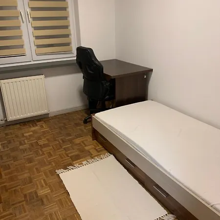 Mieszkanie Pavi アパート *